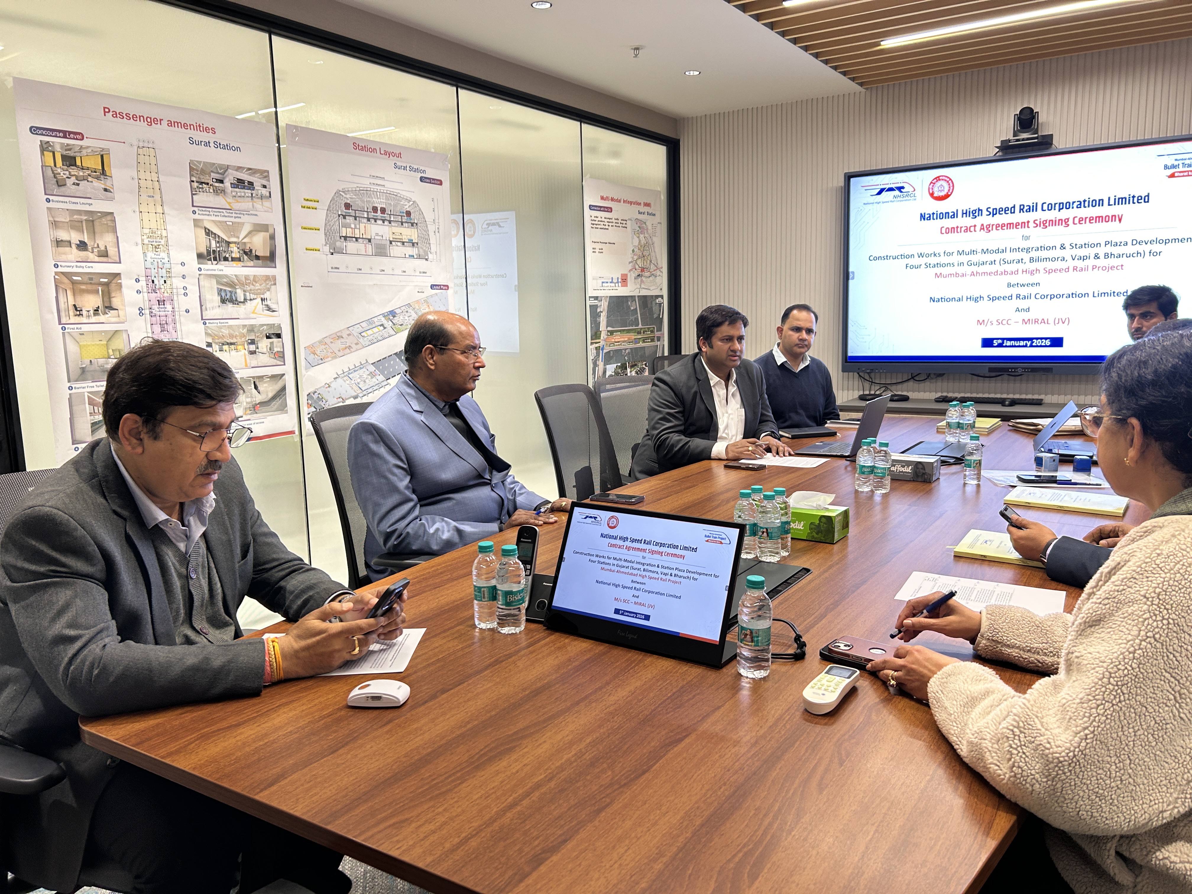 मुंबई–अहमदाबाद बुलेट ट्रेन परियोजना के लिए मल्टी-मोडल इंटीग्रेशन एवं स्टेशन प्लाज़ा विकास से संबंधित निर्माण कार्यों हेतु अनुबंध समझौते पर हस्ताक्षर